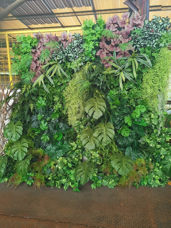 Lifelike Vertical Greening Customized Hanging Plant Green Wall For Decor